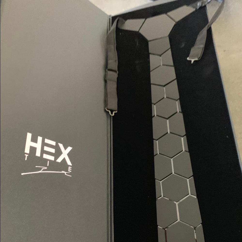Hex plastic tie